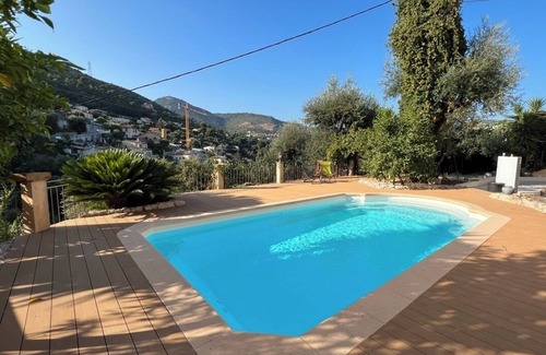 Falicon Maison | Maison Le Fleur : havre de paix avec piscine et jardin sur les hauteurs de Nice