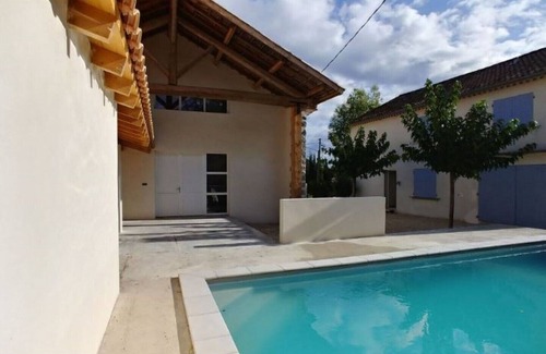 Monoblet Villa | Maison Le Rêve: Maison de vacances spacieuse avec piscine dans un cadre rustique