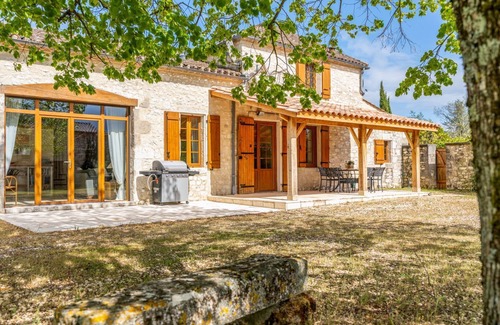 Ferrensac Villa | Maison Longchamps - Cinq Chambres Villa, Couchages 10