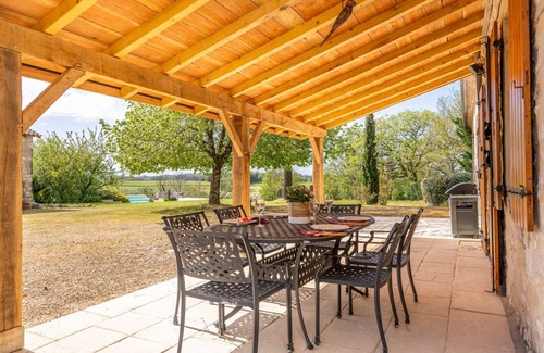 Ferrensac Villa | Maison Longchamps - Cinq Chambres Villa, Couchages 10