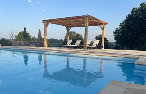 Ferrensac Villa | Maison Longchamps - Cinq Chambres Villa, Couchages 10