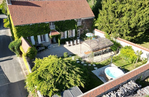 Ville-Saint-Jacques Maison | Maison lou cocotte