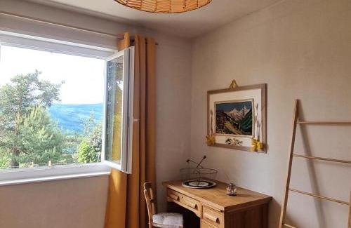 Saint-Georges-en-Couzan Maison | Maison lumineuse avec jardin, garage, jeux extérieurs, animaux acceptés - FR-1-496-291