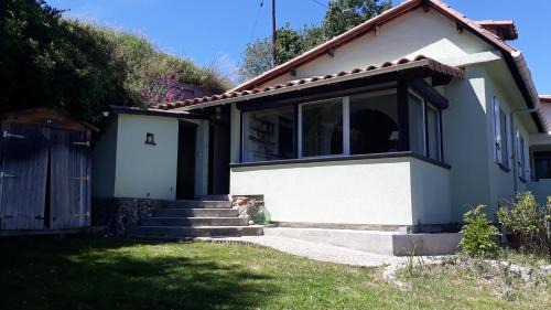 Saint-Sylvestre Maison | Maison mitoyenne 68m², 2 pièces + véranda, jardin 100m² avec pergola, vue mer
