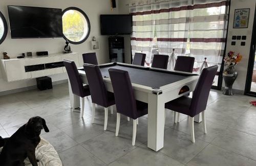 Labastide-du-Temple Villa | Maison moderne au calme avec billard, jacuzzi, bain à remous, piscine, Babyfoot