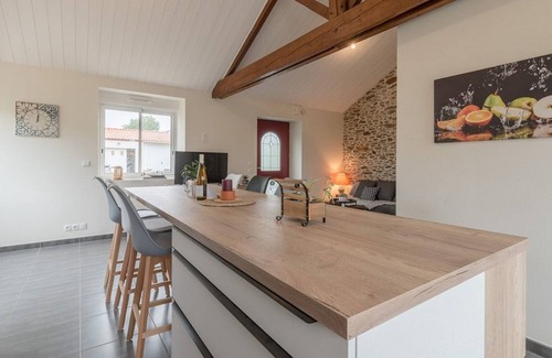 Sainte-Pazanne Maison | Maison moderne avec terrasse et grand jardin