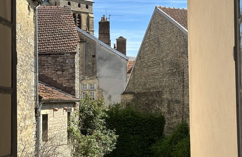 Champlitte Maison | Maison Monument historique et son jardin de buis taillés