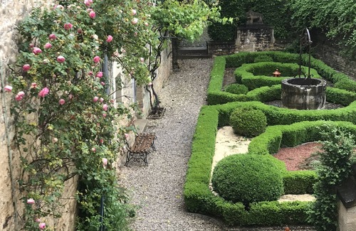 Champlitte Maison | Maison Monument historique et son jardin de buis taillés