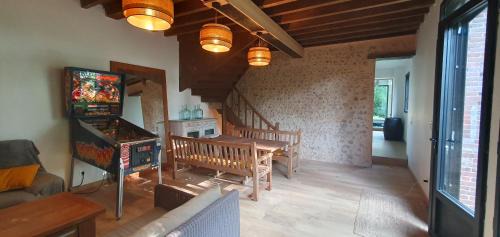 Rugles Maison | Maison Normande au bord de rivière avec spa et sauna