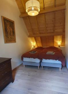 Rugles Maison | Maison Normande au bord de rivière avec spa et sauna