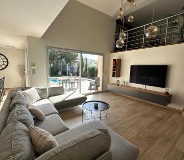 Salleles-d'Aude Villa | Maison paisible toute équipée, piscine chauffée