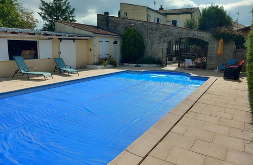 Taugon Maison | Gîte piscine entre mer et marais poitevin