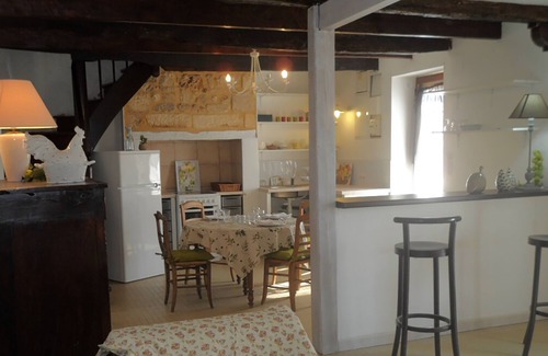 Les Eyzies Maison | Maison pittoresque dans petite rue au calme sous les rochers.