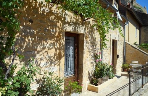 Les Eyzies Maison | Maison pittoresque dans petite rue au calme sous les rochers.