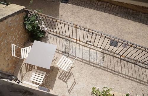 Les Eyzies Maison | Maison pittoresque dans petite rue au calme sous les rochers.