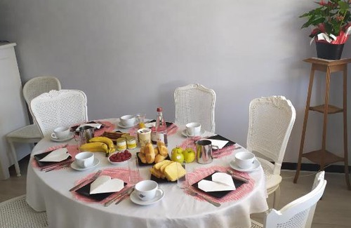 Saint-Thiebault Lit Et Petit-Déjeuner | Maison plume