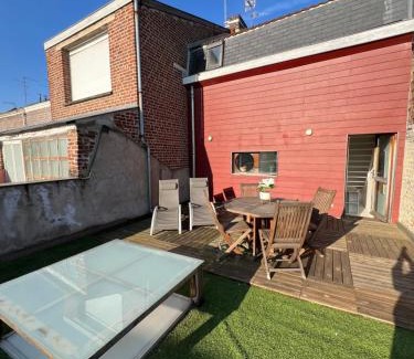 Valenciennes Appartement | maison pour groupe 4chambres 8lits 2salles de bain 3wc terrasse stationnement gratuit