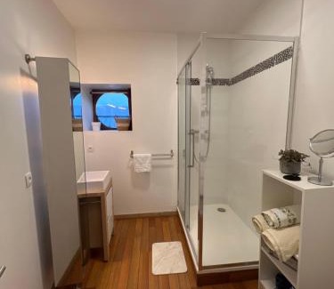 Valenciennes Appartement | maison pour groupe 4chambres 8lits 2salles de bain 3wc terrasse stationnement gratuit