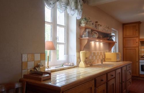 Franchesse Maison | Maison rénovée à Franchesse avec grand jardin et animaux admis - FR-1-489-221