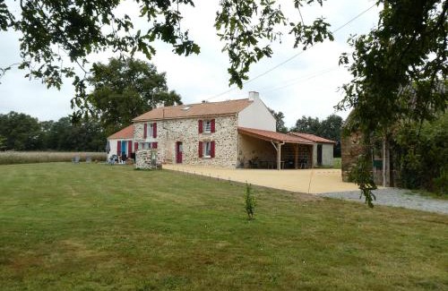 La Roche-sur-Yon Maison | Maison rénovée en pleine campagne avec terrain, terrasse et équipements familiaux - FR-1-426-157