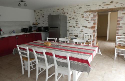 La Roche-sur-Yon Maison | Maison rénovée en pleine campagne avec terrain, terrasse et équipements familiaux - FR-1-426-157