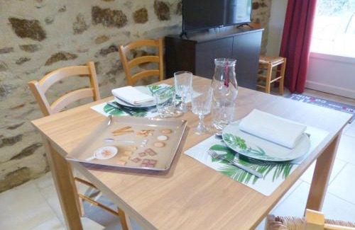 Cressanges Maison | Maison rénovée pour couple au cœur d'une ferme avec SPA - FR-1-489-579