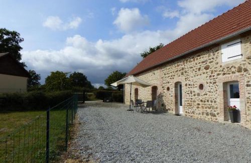 Cressanges Maison | Maison rénovée pour couple au cœur d'une ferme avec SPA - FR-1-489-579