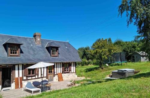 Saint-Samson-de-la-Roque Maison | Maison rénovée - jacuzzi et cheminée