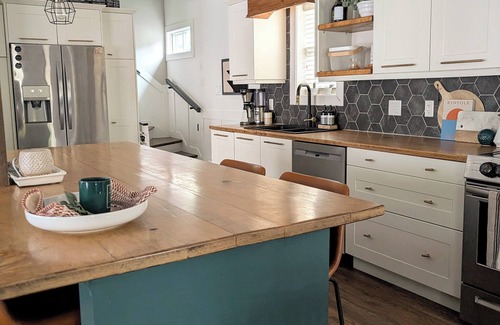 Shediac Maison | Maison Salt & Fir : Shediac nA cozy seaside family retreat. Pet friendly!