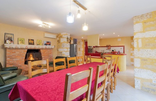 Saint-Pierre-de-Cole Maison | "Maison Sébastien" avec piscine privée, terrasse privée et Wi-Fi