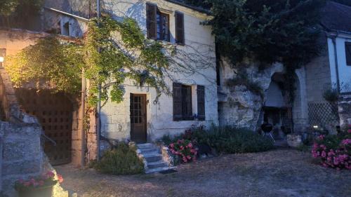 Bourre Maison | Maison semi troglodyte