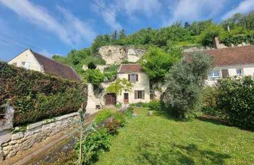 Bourre Maison | Maison semi troglodyte