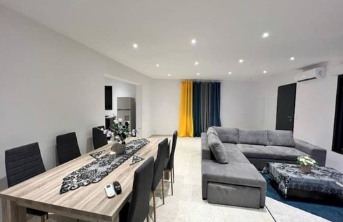 Folelli Appartement | Maison situé en plein centre ville de folelli.