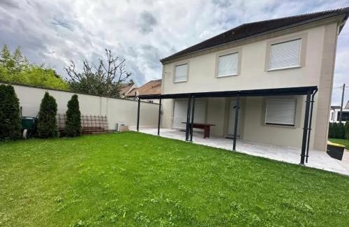 Pontault-Combault Maison | Maison spacieuse avec terrasse à Pontault-Combault
