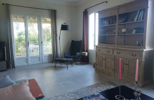 Villevieille Maison | Maison spacieuse avec piscine et grand jardin