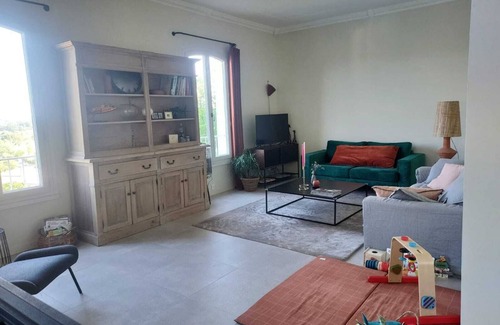 Villevieille Maison | Maison spacieuse avec piscine et grand jardin