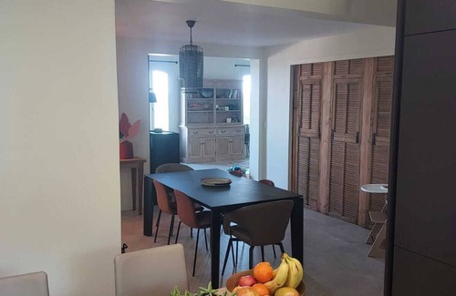 Villevieille Maison | Maison spacieuse avec piscine et grand jardin