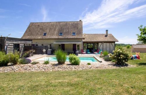 Rampieux Maison | Maison spacieuse avec piscine chauffée, grand jardin et équipements bébé en Dordogne - FR-1-616-267