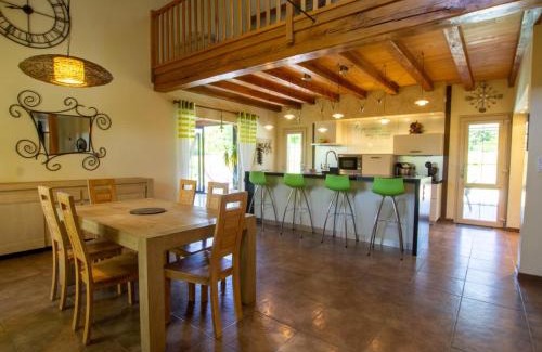 Rampieux Maison | Maison spacieuse avec piscine chauffée, grand jardin et équipements bébé en Dordogne - FR-1-616-267