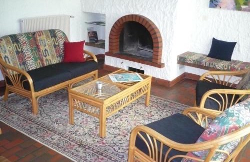 Renaison Maison | Maison spacieuse et moderne avec jardin privatif, terrasses, cheminée et équipements complets à Renaison - FR-1-496-110