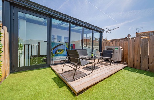 Libourne Maison | Maison type loft avec jacuzzi et terrasse sur les toits