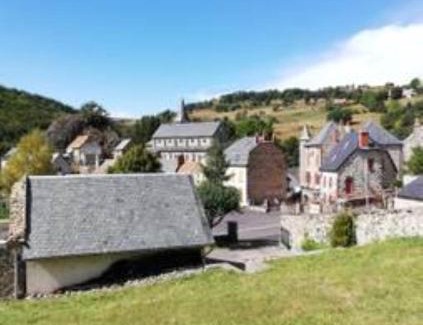 Peyrusse Maison | Maison typique pleine de charme Peyrusse Cantal