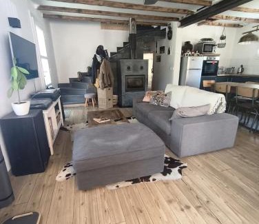 Chanaz Maison | Maison vintage avec piscine