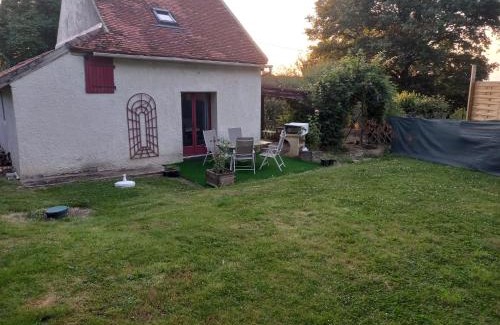 Devay Appartement | maison volet rouge