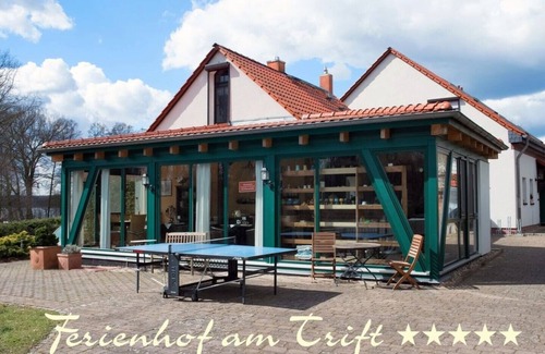 Bad Saarow Appartement | app maisonnette luxueuse., Poêle à bois, Sauna, Salon, Piscine, 50 mètres du lac,