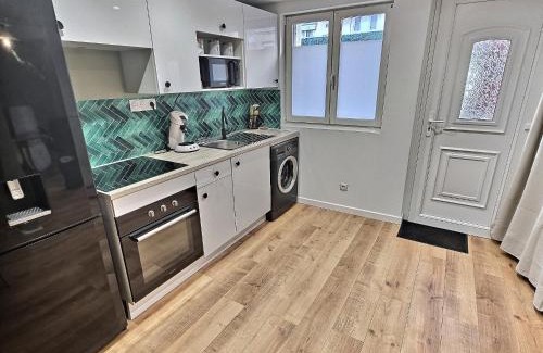 Elbeuf Appartement | Maisonette Cozy, Neuf, Centre-ville, Wifi
