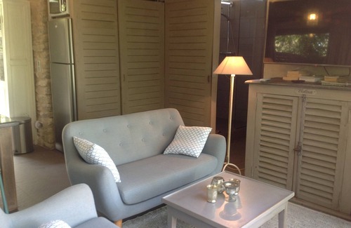 Lagnes Cottage | MAISONNETTE DANS LA VERDURE VUE SUR LES COLLINES