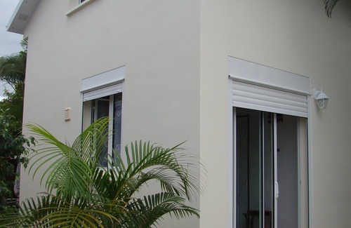 Saint-Pierre Maison | Maisonnette avec mezzanine,clim,parking ,internet wifi,calme.Classé 3 étoiles.
