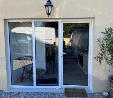 Mouy Appartement | Maisonnette calme