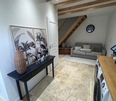Mouy Appartement | Maisonnette calme